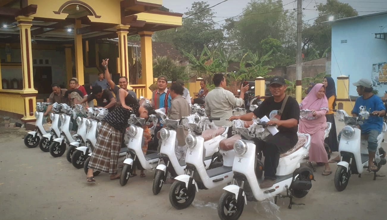 Rela Tak Terima Gaji, Ketua RT hingga Hansip Desa Wedi, Bojonegoro Beli Sepeda Listrik